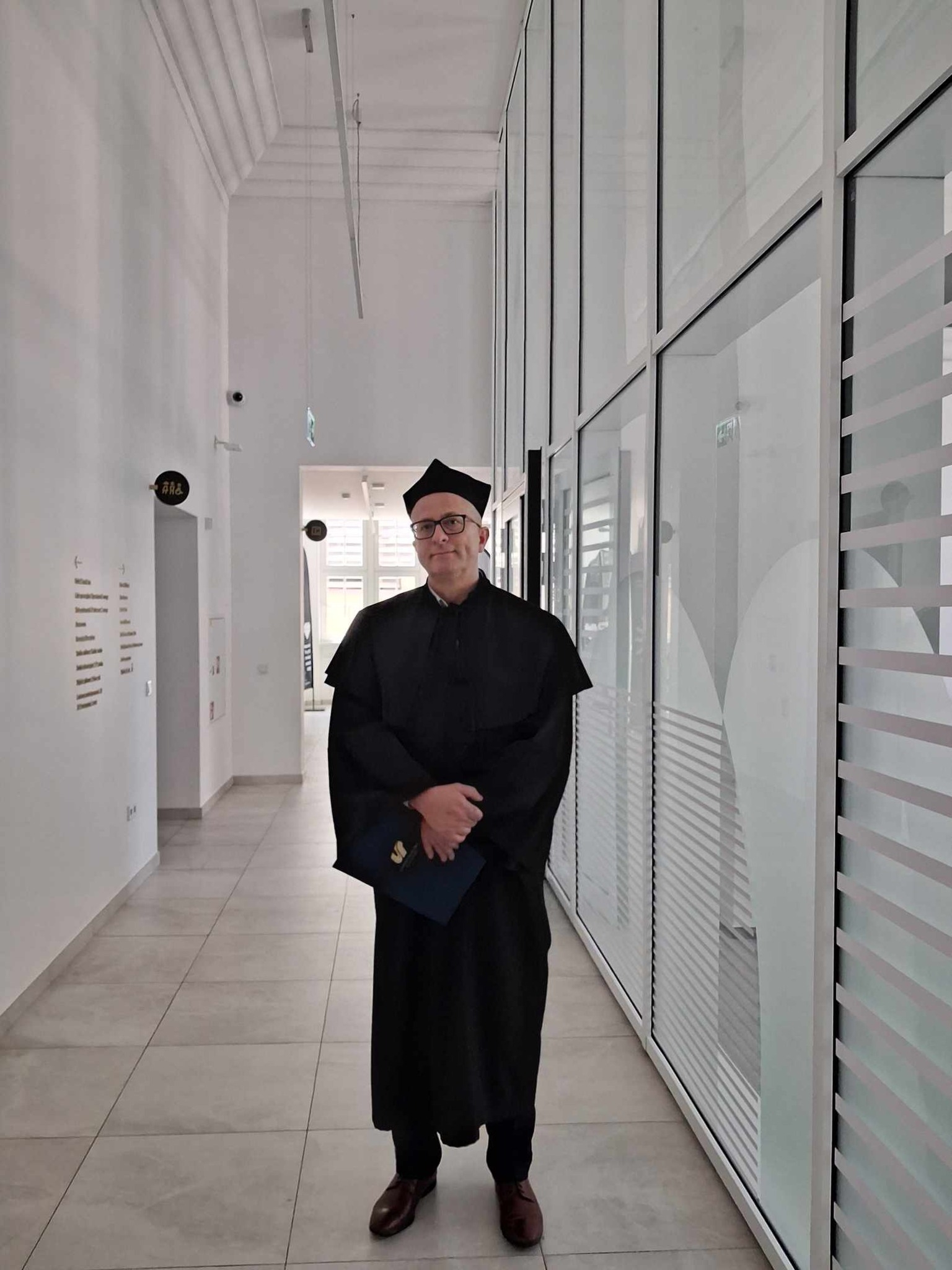 Wojciech Kiełkowski podczas promocji doktorskiej na Uniwersytecie Śląskim w Katowicach